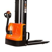 Штабелер SIBLINE 1,5т-2,5м электрический самоходный